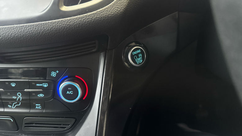 Ford Kuga 1.5 TDCi Titanium Edition 5dr 2WD Diesel Estate